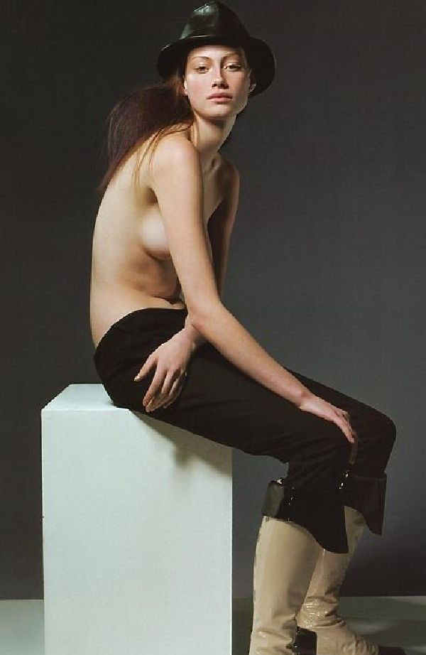 Alyssa Sutherland Desnuda. Foto - 12