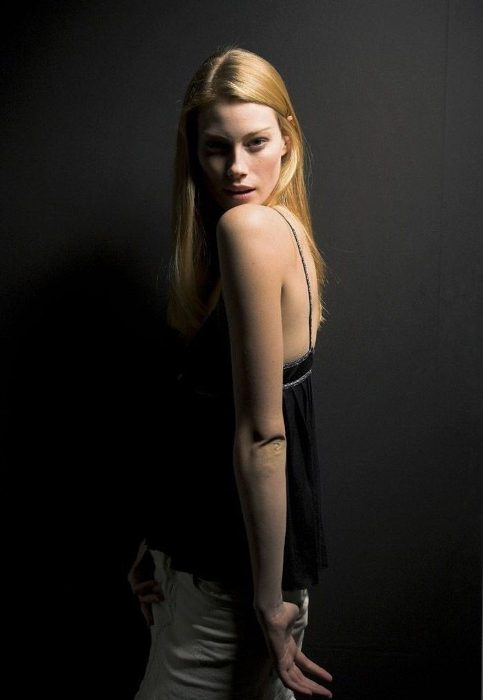 Alyssa Sutherland Desnuda. Foto - 31