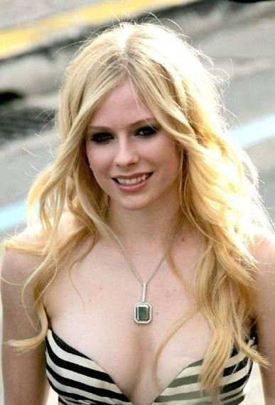 Avril Lavigne Desnuda. Foto - 25
