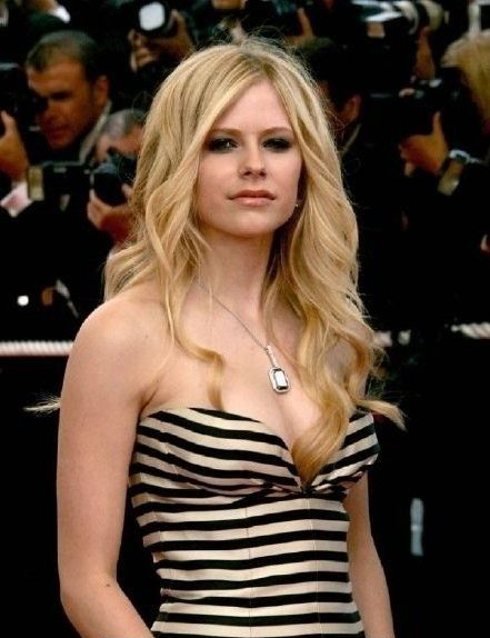 Avril Lavigne Desnuda. Foto - 46