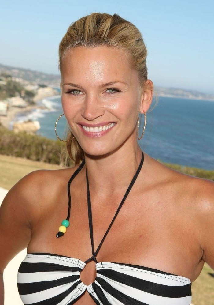 Natasha Henstridge Desnuda. Foto - 38