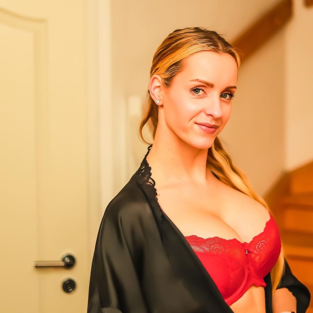 Anike Ekina Nackt. Foto - 64