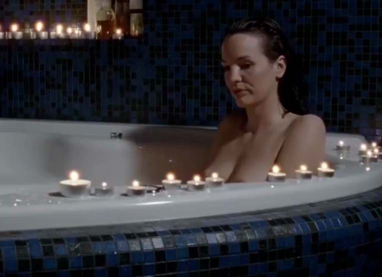 Anne Sarah Hartung so gut wie nackt!