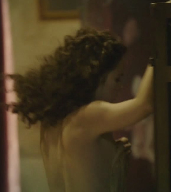Emilia Schüle Nackt. Foto - 20