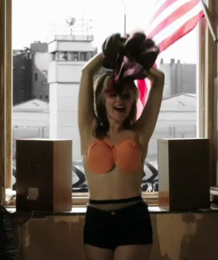 Emilia Schüle Nackt. Foto - 6