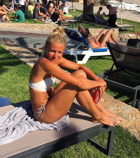 Julia Simic postet heißes Nacktfoto.
