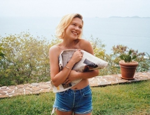 Léa Seydoux desnuda sus tetas perfectas, coño