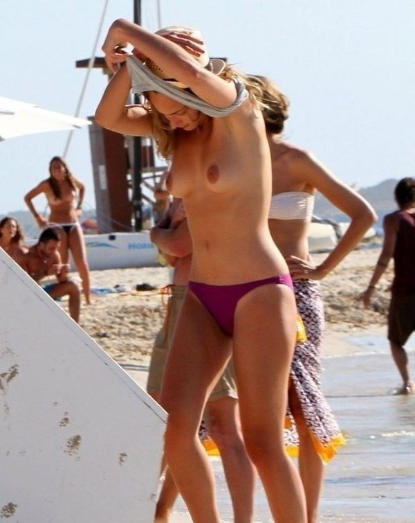 Nora Arnezeder Desnuda y escenas sexy
