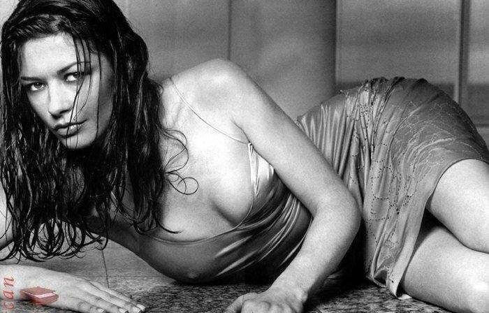 Catherine Zeta-Jones Desnuda: ¡sin ropa y con cuerpazo!
