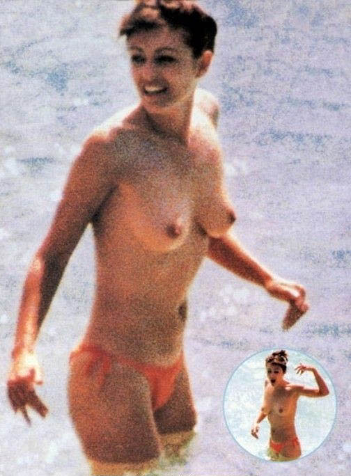 Elizabeth Hurley Desnuda: sus mejores fotos