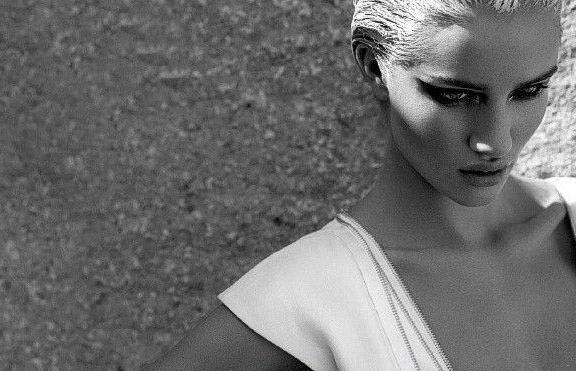 Rosie Huntington-Whiteley Desnuda. Foto - 19