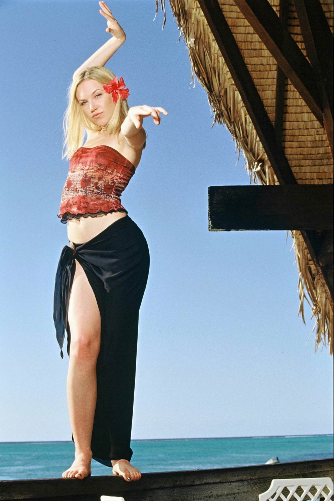 Adrienne Frantz Nackt. Foto - 10