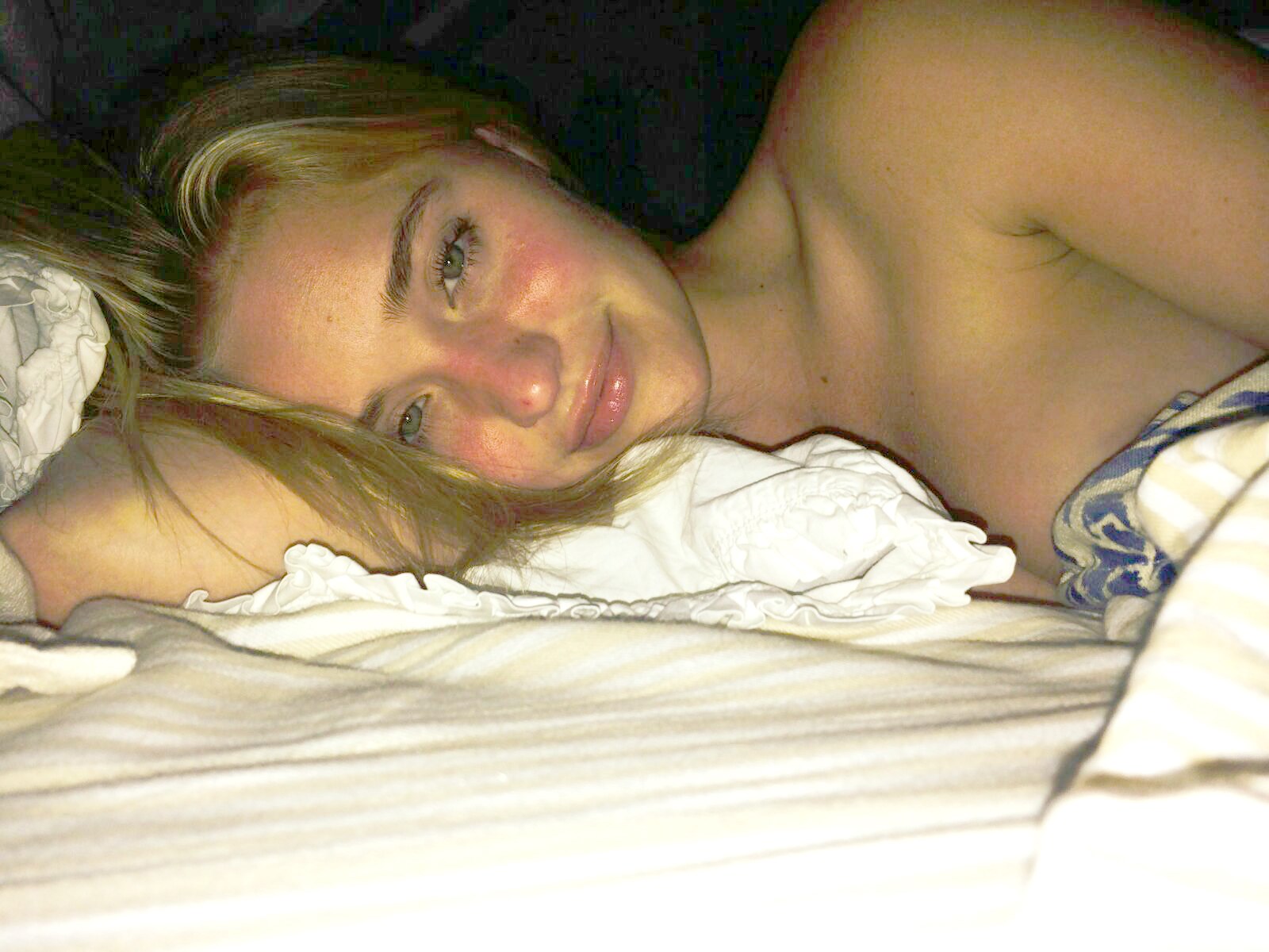 AJ Michalka Nackt. Foto - 4