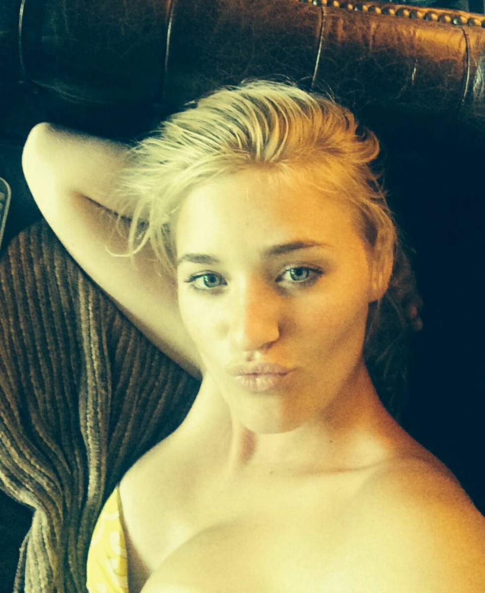 AJ Michalka Nackt. Foto - 9