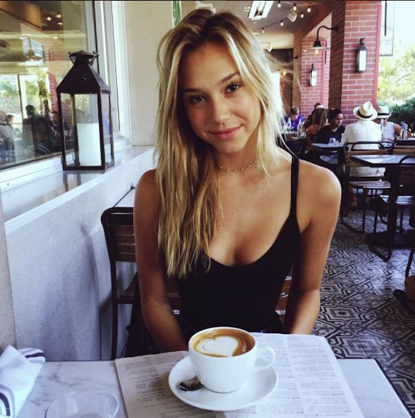 Alexis Ren Desnuda. Foto - 114