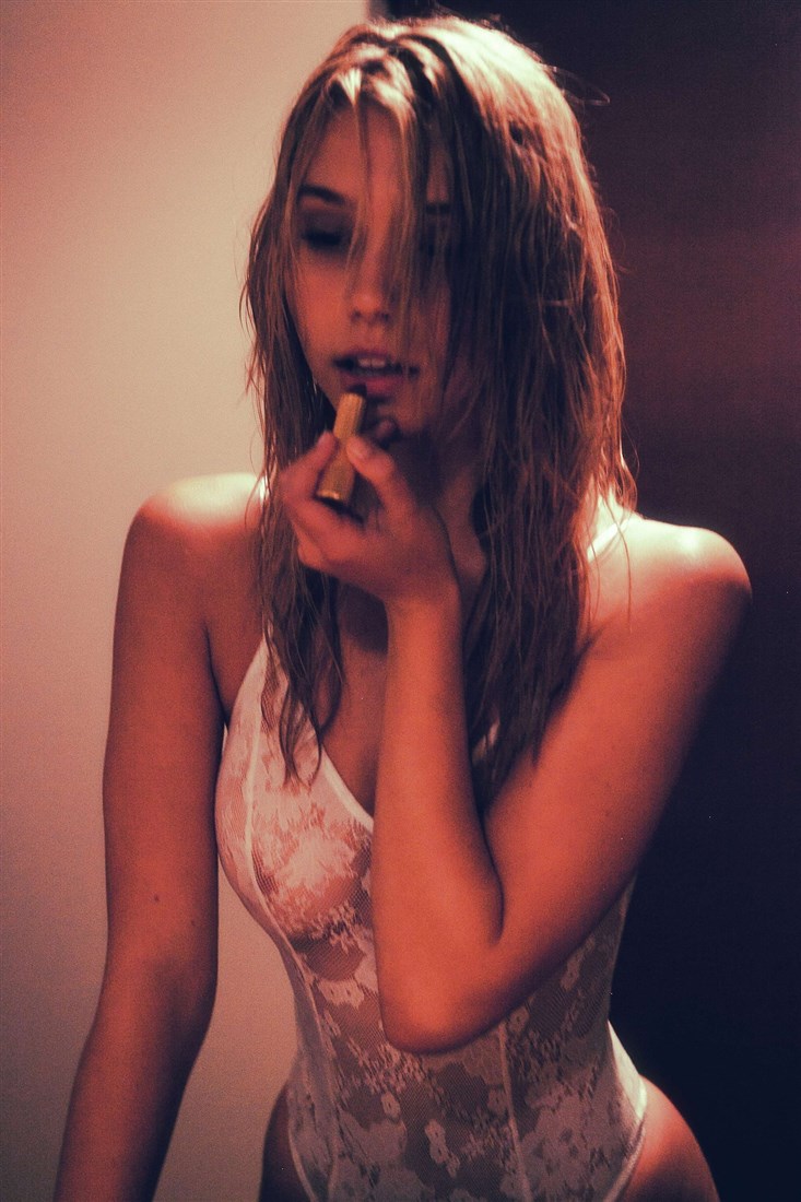 Alexis Ren Desnuda. Foto - 72