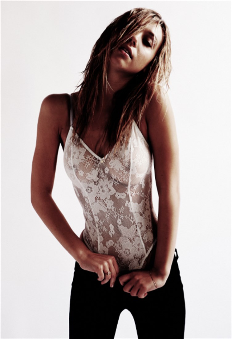 Alexis Ren Desnuda. Foto - 83