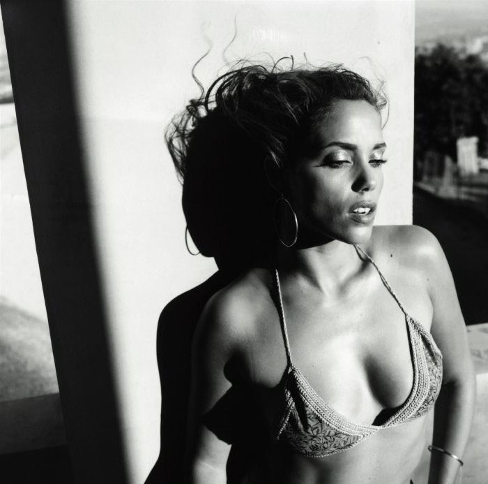 Elizabeth Berkley Nackt. Foto - 21