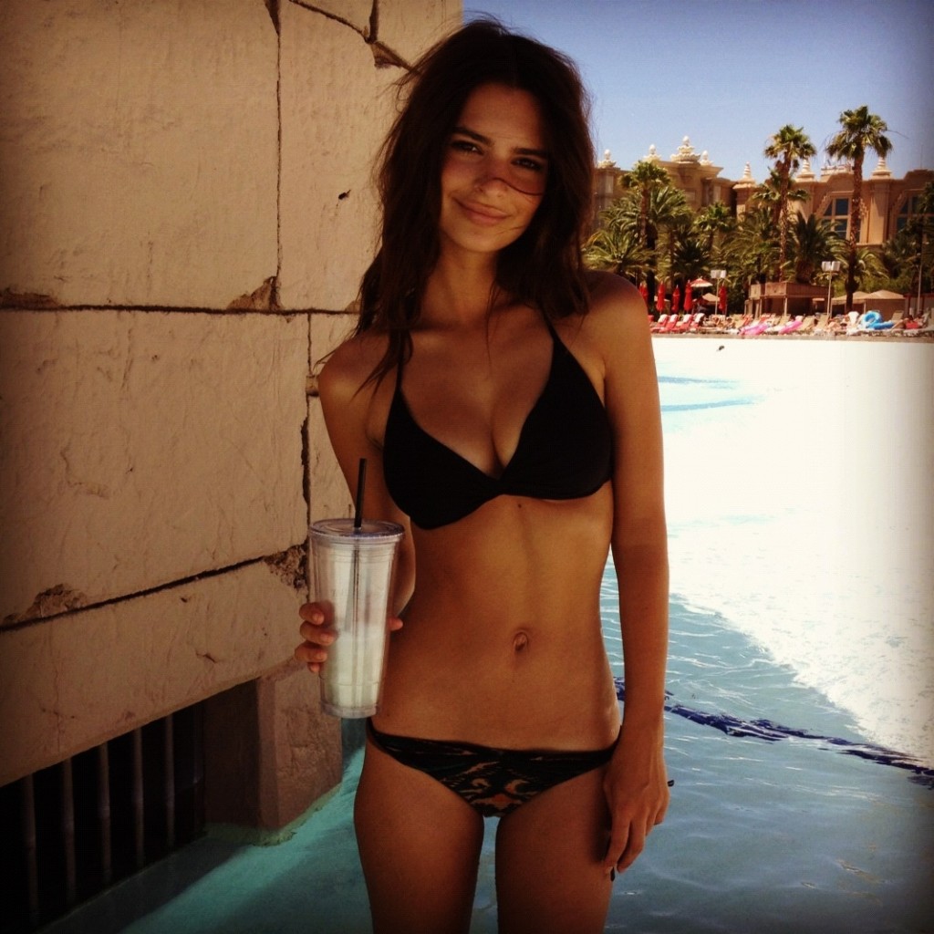 Desnudamos a la Emily Ratajkowski