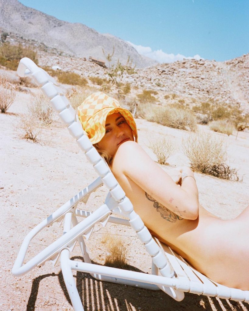 Miley Cyrus Nackt. Foto - 16