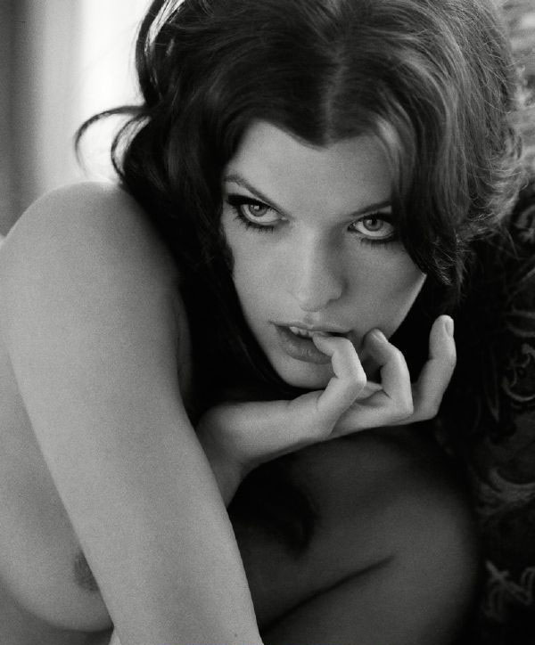 Milla Jovovich Desnuda. Foto - 10