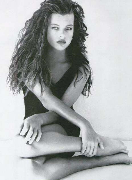 Milla Jovovich Desnuda. Foto - 13