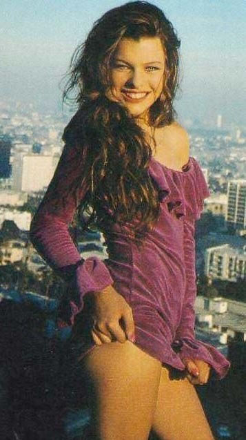 Milla Jovovich Desnuda. Foto - 14