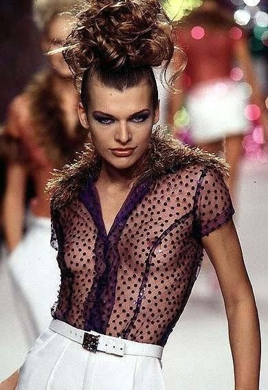Milla Jovovich Desnuda. Foto - 19