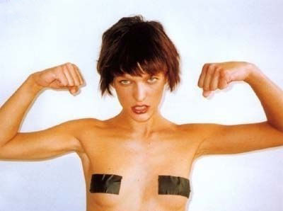Milla Jovovich Desnuda. Foto - 27