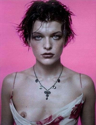 Milla Jovovich Desnuda. Foto - 28