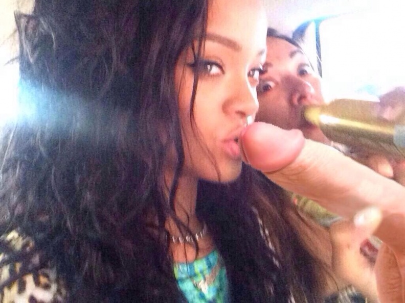 Rihanna Nackt. Foto - 21