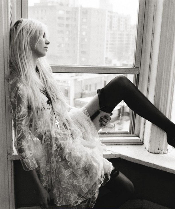 Taylor Momsen Nackt. Foto - 5